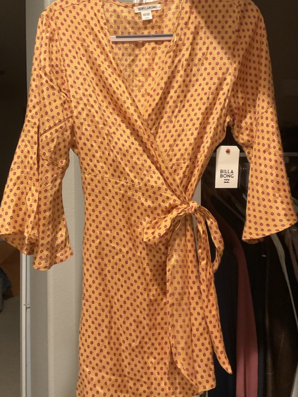NWT Billabong Gold Divine Day Wrap Mini Dress - Picture 4 of 7